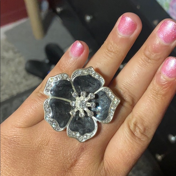 Floral Cocktail Ring - Picture 1 of 2